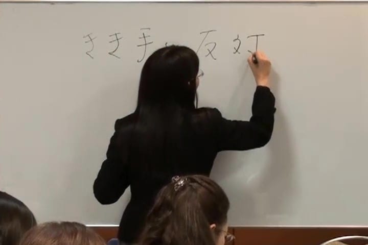 dig1208-6_Moment このエクササイズは聞き手と反対の手で描く。その意図は?