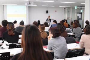 lecture-3986809_1280 lecture-3986809_1280